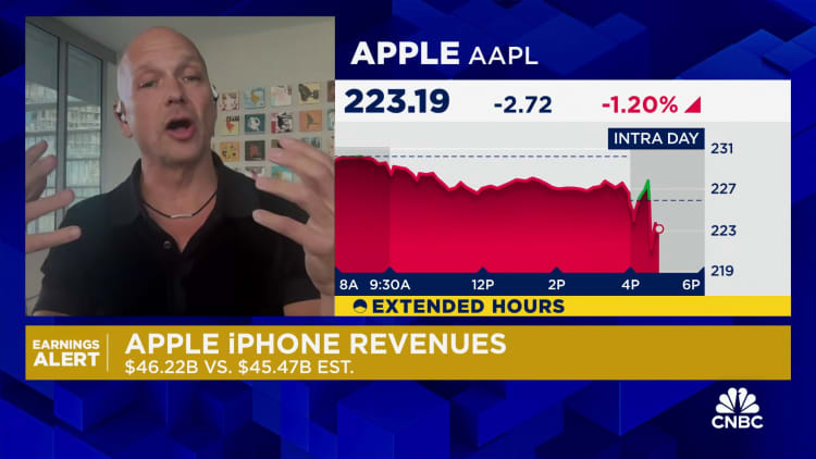 Fmr, Apple'ın diğer akıllı telefon üreticileriyle karşılaştırıldığında yapay zeka konusunda büyük bir adım attığını söylüyor. Yönetici Tony Fadell